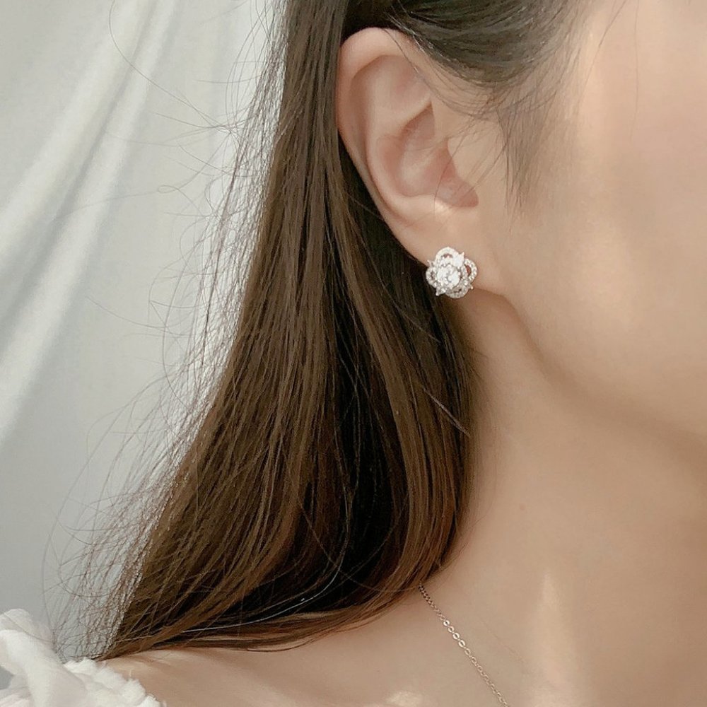 Certified 1ct. t.w. Moissanite Diamond Clover Stud Earrings NEW - Picture 2 of 9